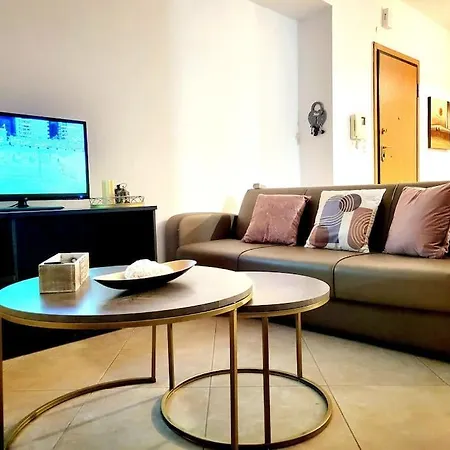 Julia Ground Floor 200m From Sea *