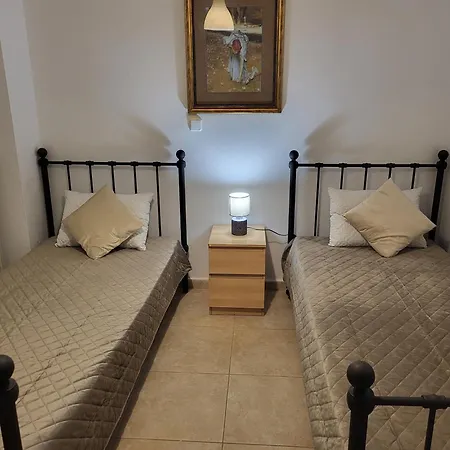 Julia Ground Floor 200m From Sea Appartamento *