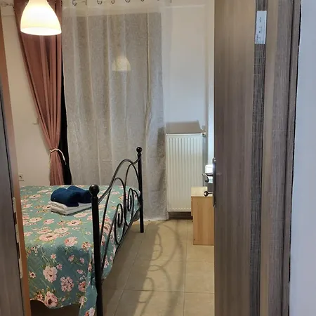 Julia Ground Floor 200m From Sea Apartment