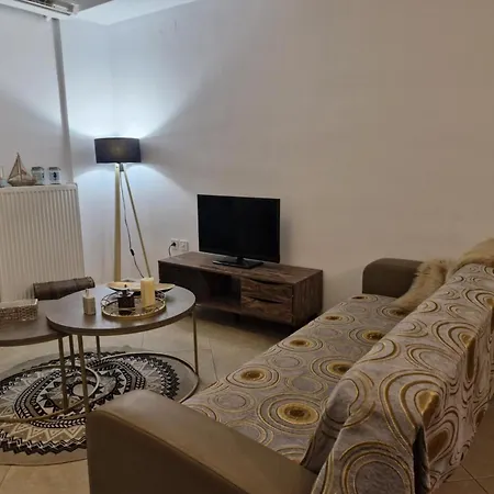 Julia Ground Floor 200m From Sea *