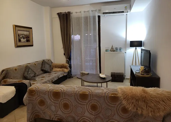 Julia Ground Floor 200m From Sea Apartman *