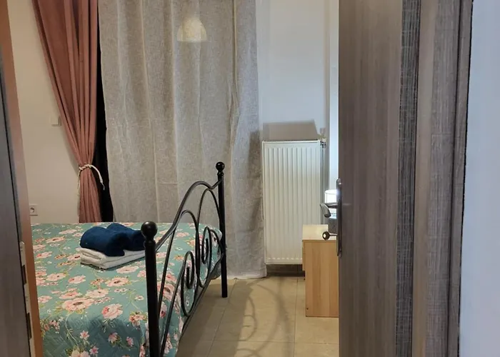 Julia Ground Floor 200m From Sea Apartman